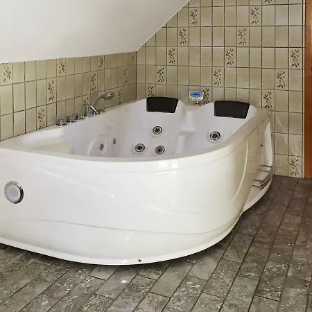 Дом отдыха Five-bedroom Holiday In