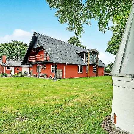 Дом отдыха Five-bedroom Holiday In