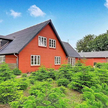 Five-bedroom Holiday In Дом отдыха